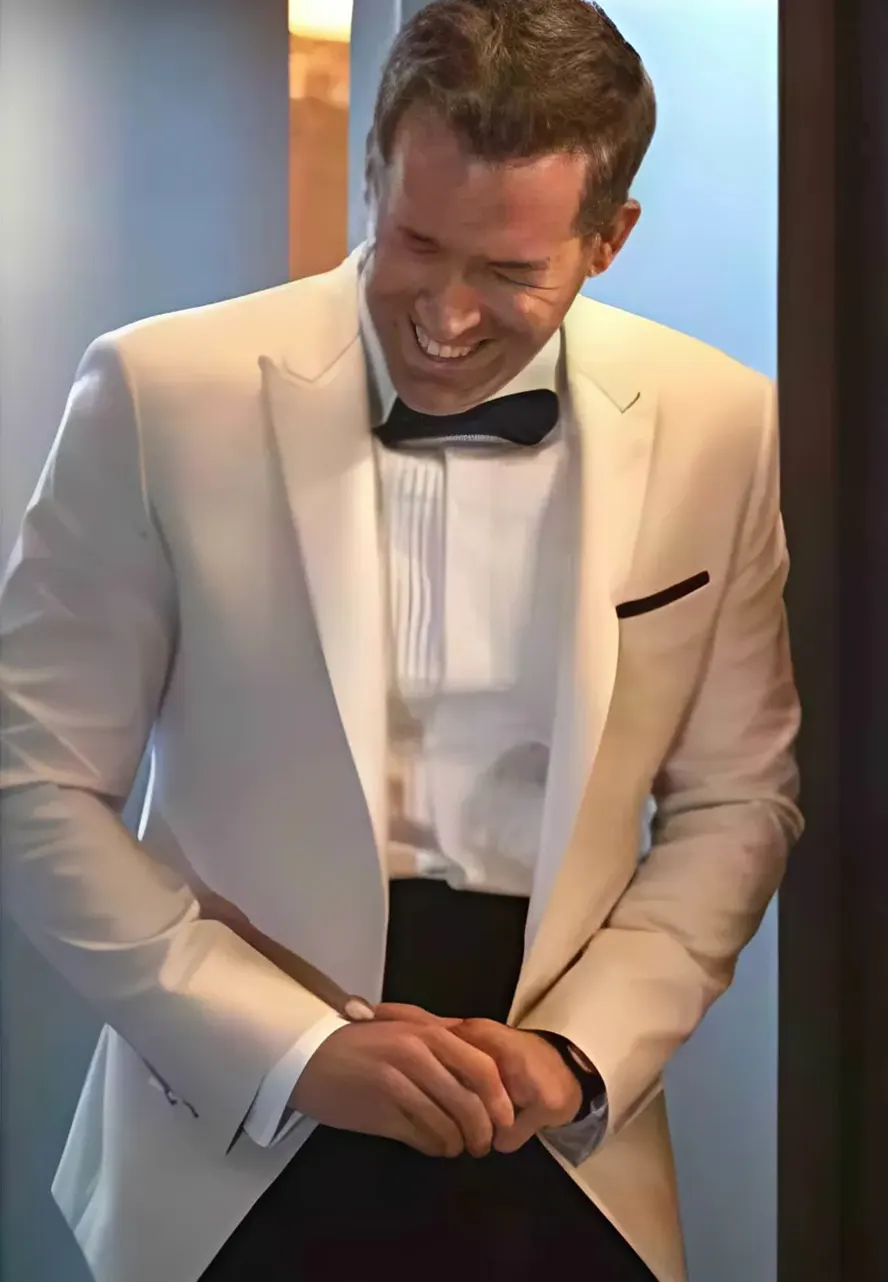Red Notice Ryan Reynolds White Blazer